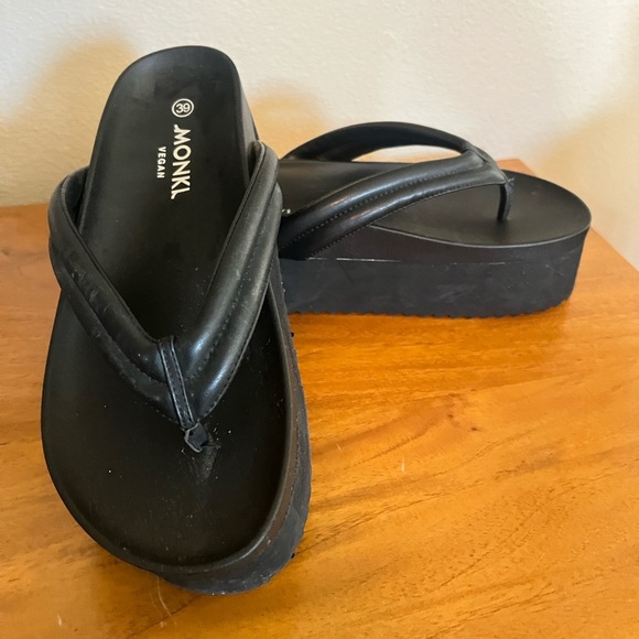 NWOT MONKI Platform Sandal - Picture 1 of 7